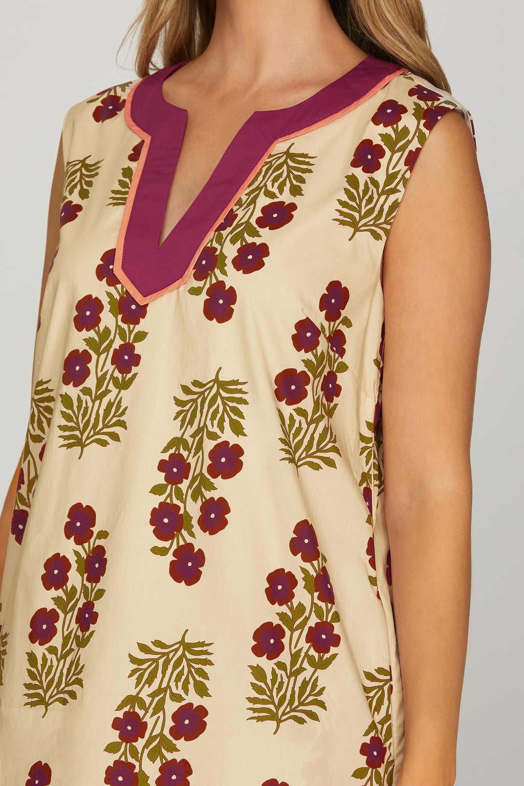 Sleeveless Contrast Berry Printed Mini Dress with Pockets