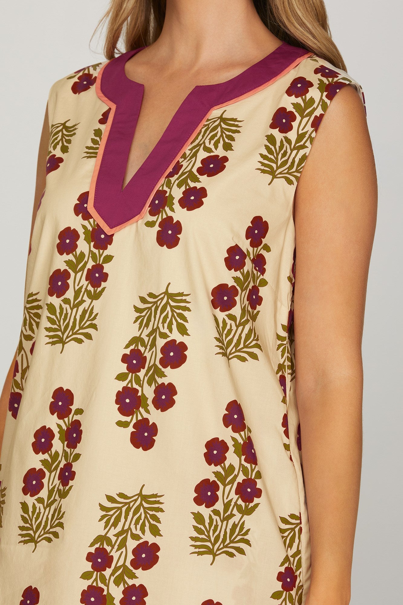 Sleeveless Contrast Berry Printed Mini Dress with Pockets